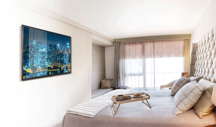 Profesyonel otel TV yayın sistemi ve modern oda yayın ekranları çözümü - Timit Türkiye